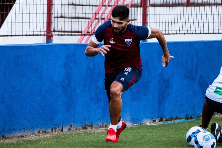 Atacante Silvio Romero em treino do Fortaleza no Centro de Excelência Alcides Santos, no Pici