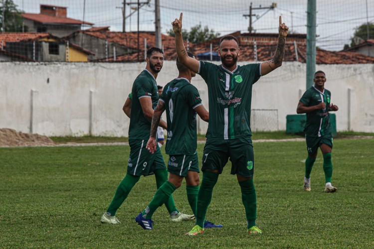 Klenisson anotou o único gol do triunfo do Verdão