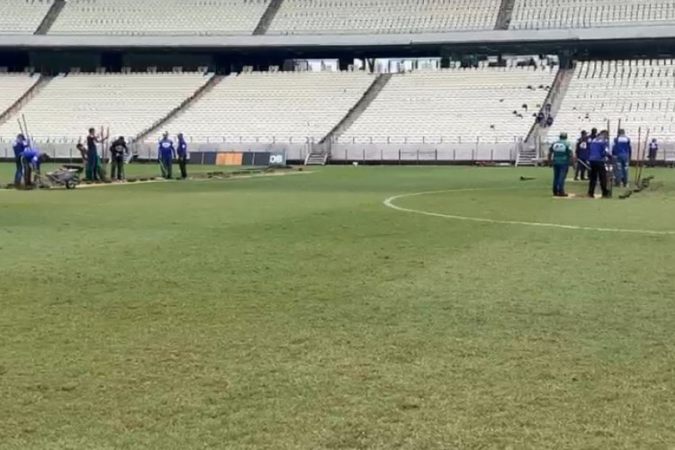 O árbitro Raphael Claus relatou na súmula as condições do gramado da Arena Castelão no duelo entre Ceará x Botafogo-RJ, pelo Brasileirão 2022. 