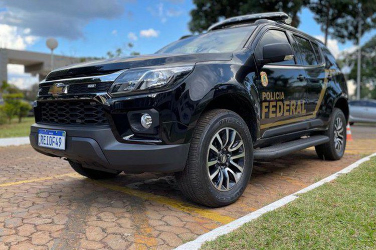 Florianópolis/SC - A Polícia Federal, juntamente com o Ministério Público Federal, deflagrou nesta quinta-feira (14/10) a 3ª fase da Operação Alcatraz, intitulada Operação Obstrução, visando à repressão de organização criminosa envolvida na prática de crimes de corrupção e lavagem de dinheiro.