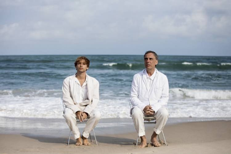 Arnaldo Antunes e Vitor Araújo se apresentam no Cineteatro São Luiz, no Centro de Fortaleza, no Dia das Mães