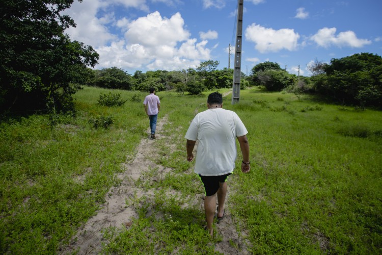 Na última sexta-feira, 15, O POVO foi até a Mata do Miriú, na Sabiaguaba. Local pode se tornar um loteamento imobiliário ou ser designado como Refúgio da Vida Silvestre