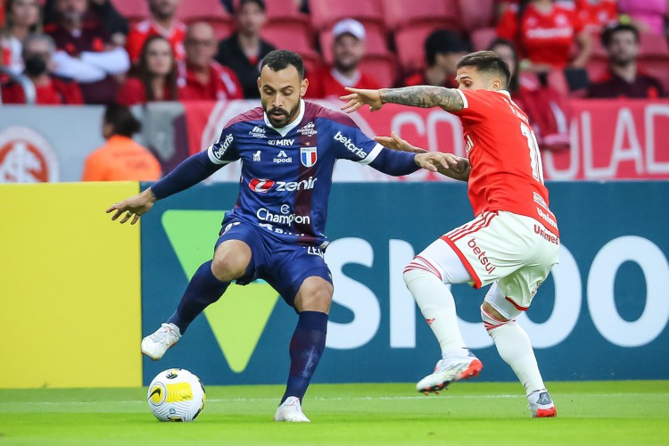 Fortaleza e Internacional se enfrentam pelo Brasileirão Série A 2022 hoje, 7; onde assistir ao vivo aos jogos do dia e horário do jogo