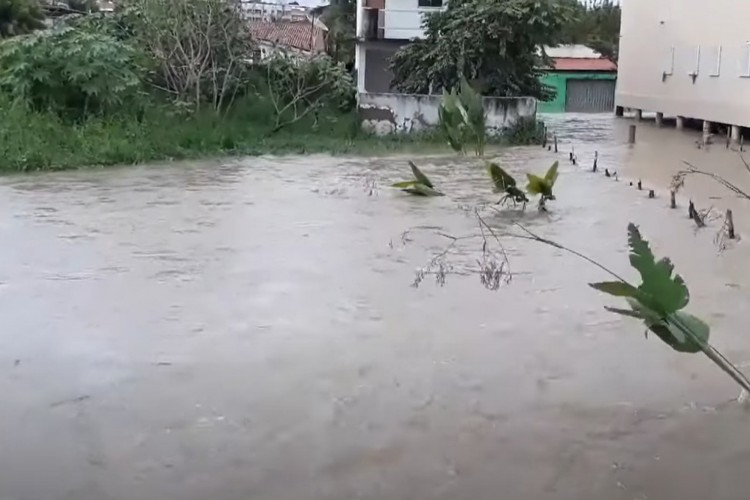 Alagamento em Várzea Alegre, no Ceará, em 17 de abril de 2022