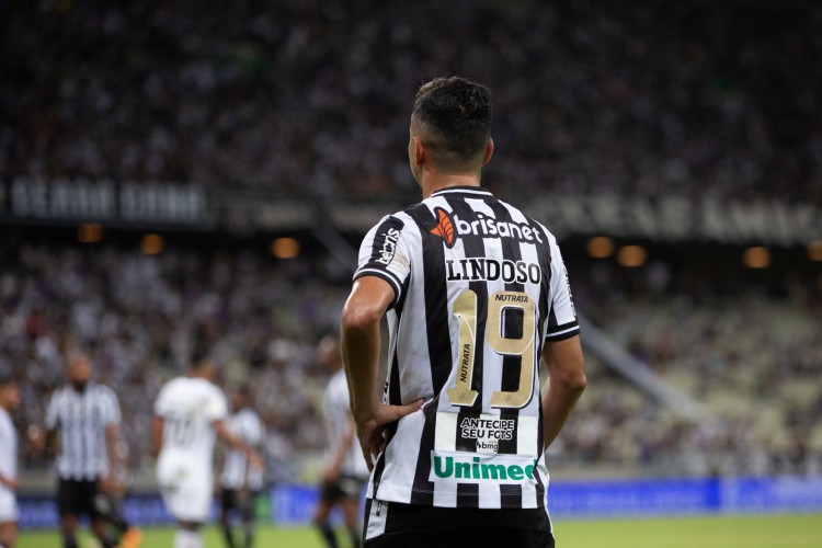 Volante Rodrigo Lindoso no jogo Ceará x Botafogo, na Arena Castelão, pelo Campeonato Brasileiro Série A