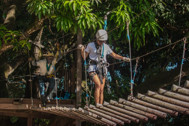 Nos finais de semana e feriados, o Parque do Cocó promove atividades de lazer, como arvorismo, atividade gratuita ao público







