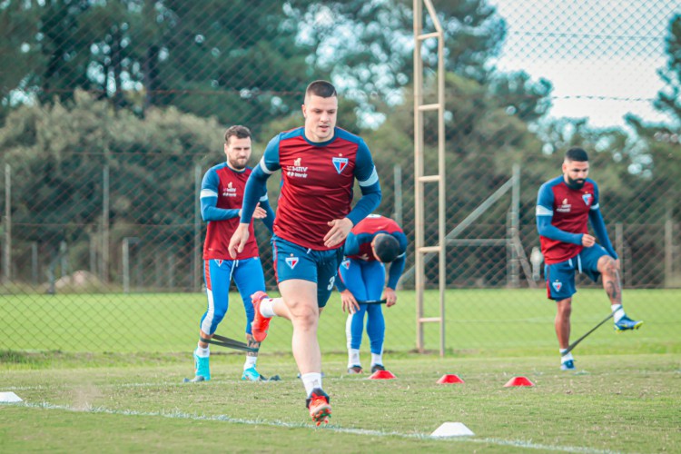 Atacante Renato Kayzer em treino do Fortaleza no CT do Grêmio, em Porto Alegre/RS