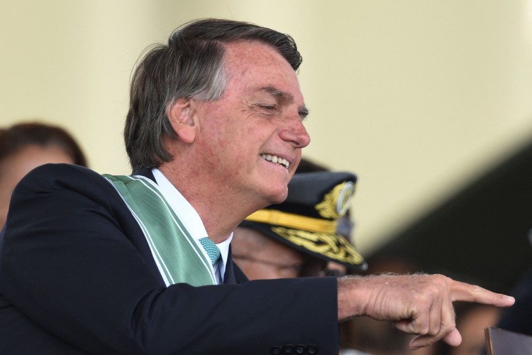 ￼Bolsonaro é único que ganha com mudança