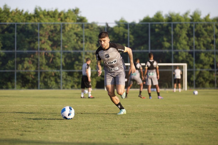 Victor Luís foi um dos jogadores que se juntaram ao elenco do Ceará para o jogo contra o General Caballero