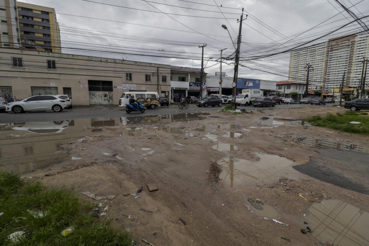 ￼ AVENIDA Sargento Hermínio é uma das vias que precisam de reparos