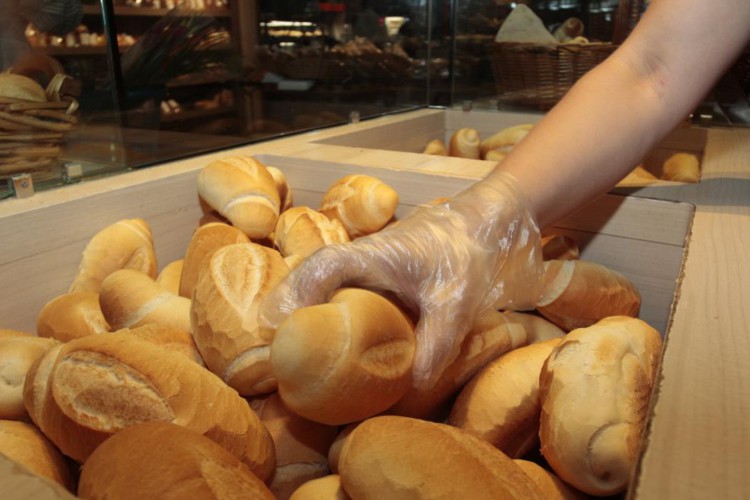 O quilo do pão carioquinha aumentará entre 5% e 10% até o fim do mês após reajuste de 24,85% nas contas de luz no Ceará