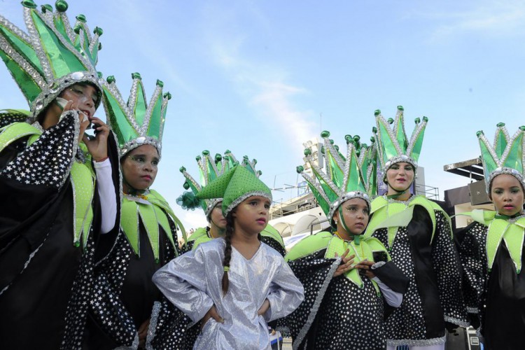 Escolas de samba mirins encerram desfiles deste carnaval no Rio