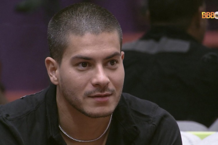 Arthur Aguiar é o campeão do BBB 22. O ator era do grupo de participantes Camarote.