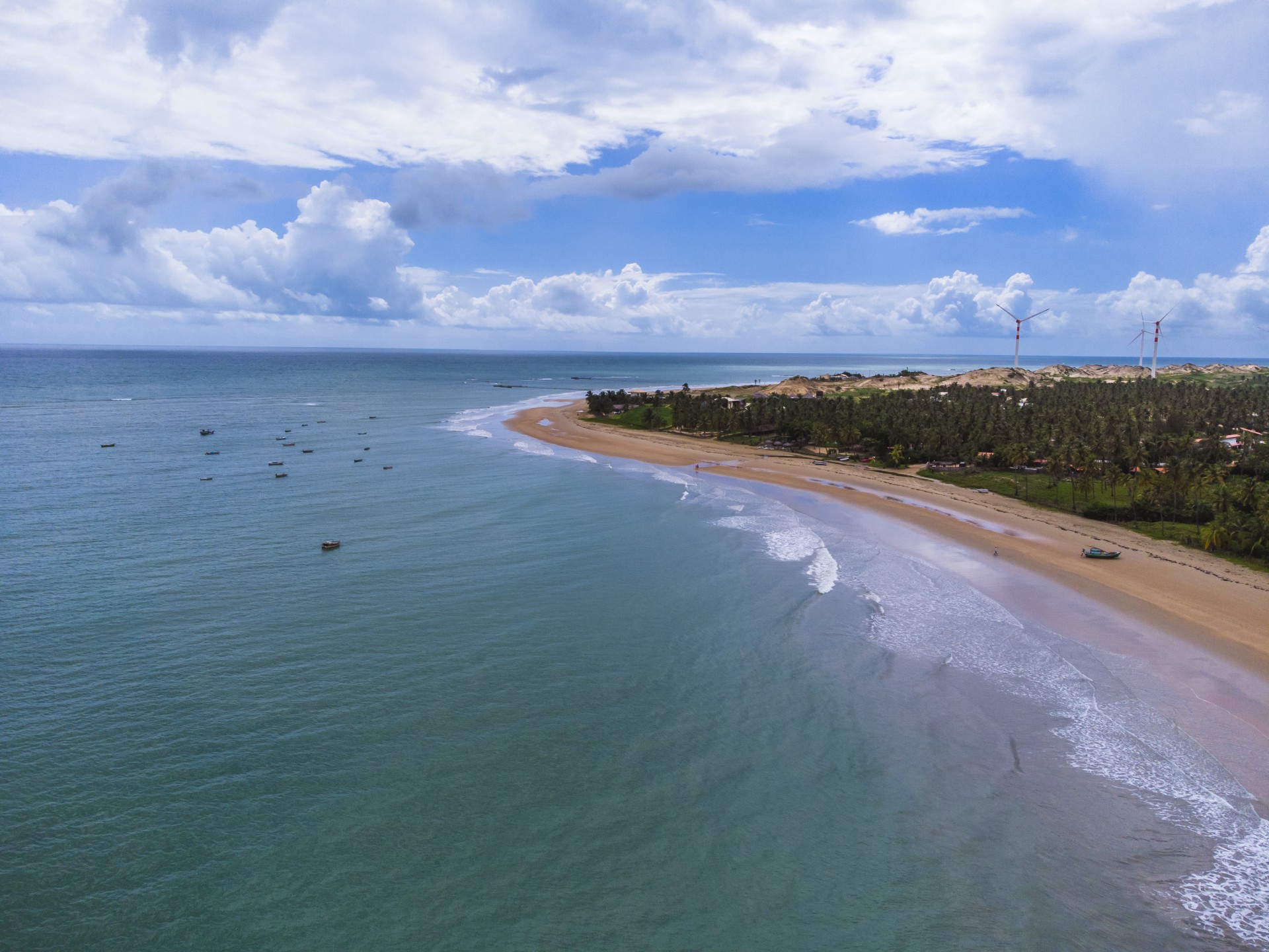 ￼EM Icaraí de Amontada, litoral oeste do Ceará, fornecimento de energia também é problema (Foto: FCO FONTENELE)