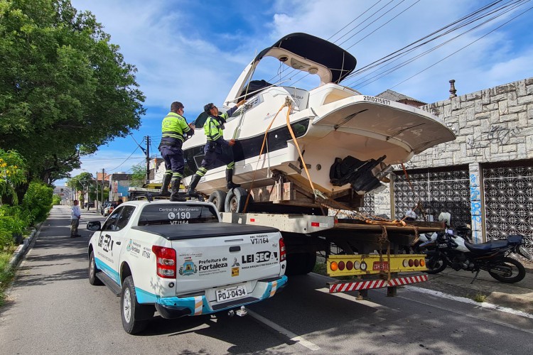 Incidente ocorreu na altura do cruzamento da avenida Dom Manuel com a rua Tenente Benévolo