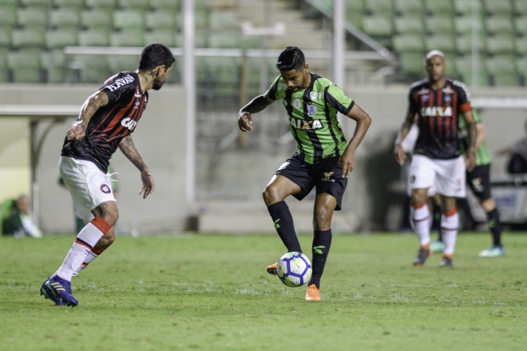 América-MG e Athletico-PR se enfrentam pelo Brasileirão Série A 2022 hoje, 30; onde assistir ao vivo e horário do jogo.  