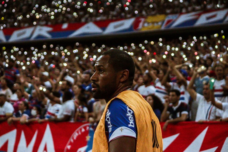 Zagueiro Tinga no jogo Fortaleza x Alianza Lima, na Arena Castelão, pela Copa Libertadores