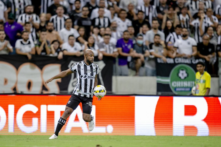 FORTALEZA, CE, BRASIL, 30-04.2022: Wescley. Ceara x Red Bull Bragantino, na Arena Castelão pelo Campeonato Brasileiro. em epoca de COVID-19. (Foto:Aurelio Alves/ Jornal O POVO)