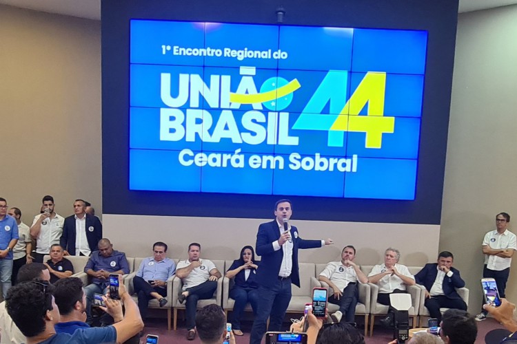 Capitão Wagner discursa no encontro do União Brasil em Sobral