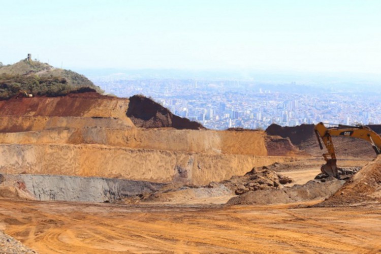 Ações levam à Justiça mineração na Serra do Curral, em Minas Gerais