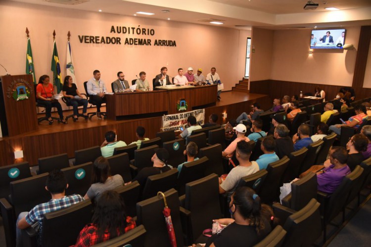 Audiência na Câmara de Fortaleza discute regulamentação do comércio ambulante nos terminais de ônibus