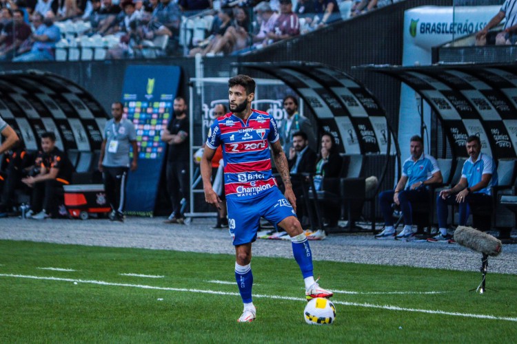 Lateral-esquerdo Juninho Capixaba no jogo Corinthians x Fortaleza, na Neo Química Arena, pelo Campeonato Brasileiro Série A