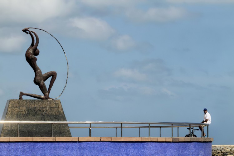 ￼ESTÁTUA na Praia de Iracema