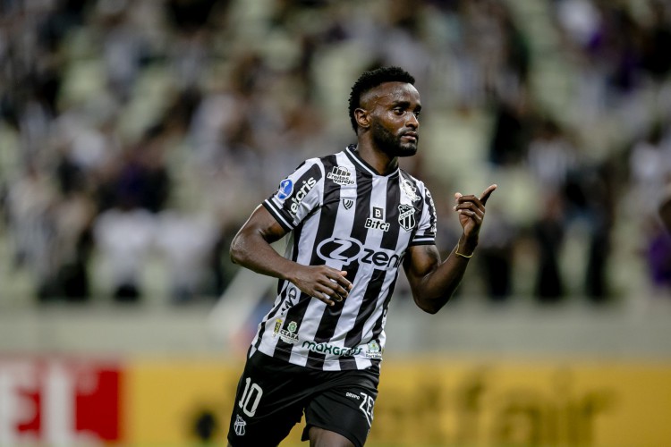 FORTALEZA, CE, BRASIL, 03-05.2022: Mendoza. Ceara x Deportivo La Guaira (VEN) pela Copa Sulameriaca, na Arena Castelão. em epoca de COVID-19. (Foto:Aurelio Alves/ Jornal O POVO)