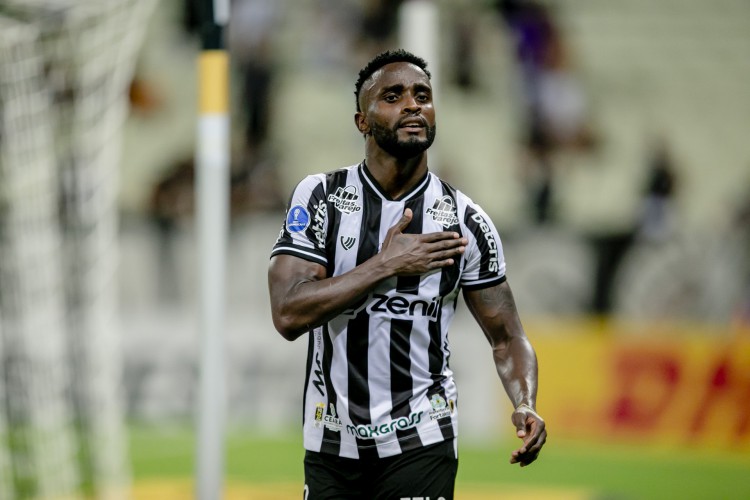 FORTALEZA, CE, BRASIL, 03-05.2022: Mendoza. Ceara x Deportivo La Guaira (VEN) pela Copa Sulameriaca, na Arena Castelão. em epoca de COVID-19. (Foto:Aurelio Alves/ Jornal O POVO)