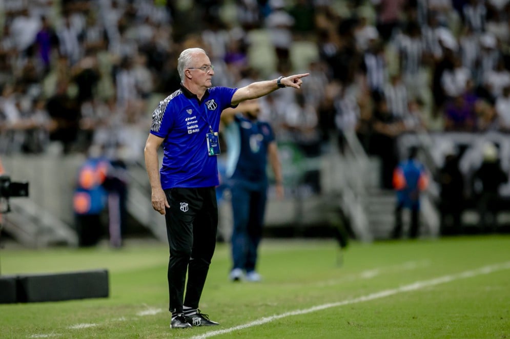 Dorival explica mudanças e elogia entrega do elenco do Flamengo