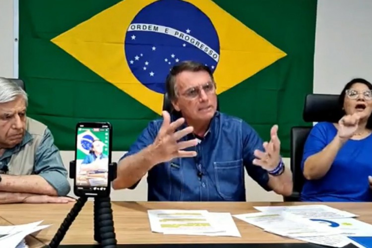 Bolsonaro, durante live semanal comenta situação na Petrobras