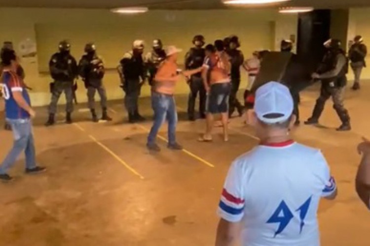 Torcedores do Fortaleza reclamaram de ações agressivas da Polícia durante o jogo contra o River Plate, pela Libertadores