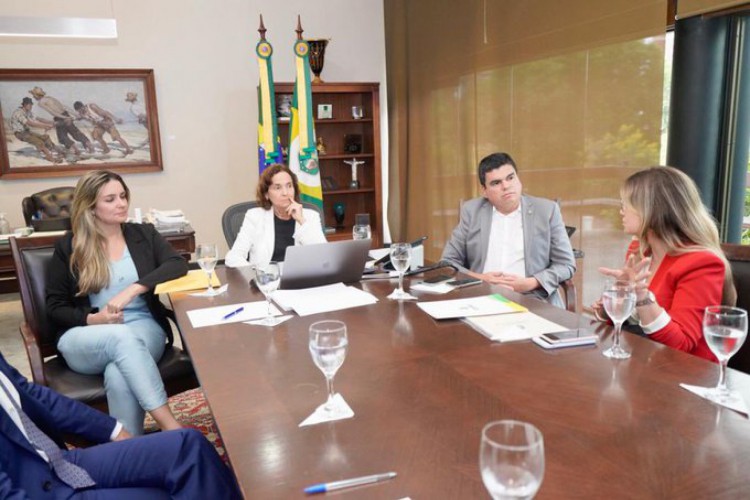 A governadora Izolda Cela recebeu comissão de deputados estaduais que acompanham a atuação do Comitê de Estudos de Limites e Divisas Territoriais do Ceará da Assembleia Legislativa (Celditec). Disputa territorial entre Ceará e Piauí já se arrasta há mais de 20 anos