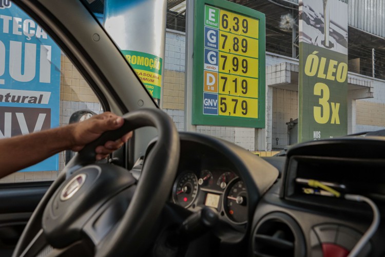 Petrobras fez o primeiro cálculo do impacto do reajuste da gasolina nas refinarias ao consumidor final.