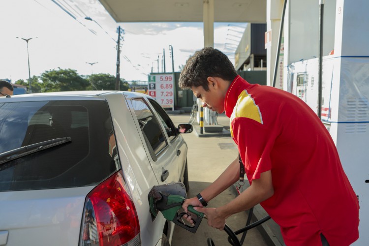 Petrobras anuncia reajuste de 9% no preço do diesel na mesma semana em que o preço médio da gasolina comum chega ao maior patamar da história