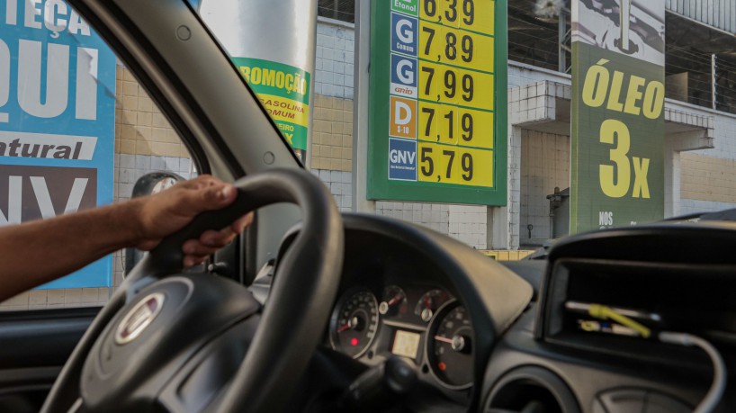 Petrobras fez o primeiro cálculo do impacto do reajuste da gasolina nas refinarias ao cons...