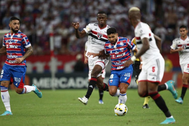 Fortaleza e São Paulo em jogo pela Série A do Brasileirão, na Arena Castelão