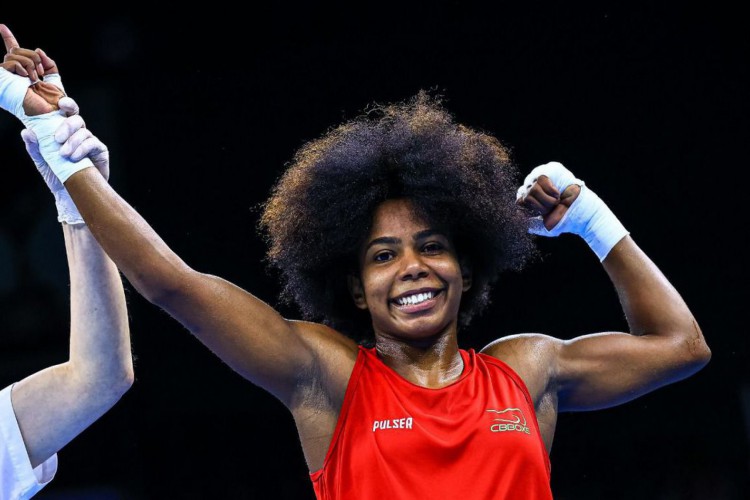 Jucielen Cerqueira e Caroline Almeida estreiam bem no Mundial de Boxe