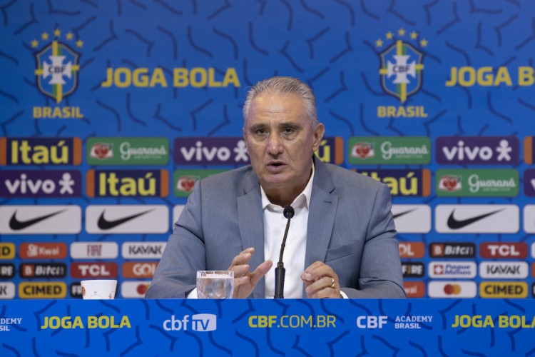 Técnico Tite em entrevista coletiva na sede da CBF, no Rio de Janeiro