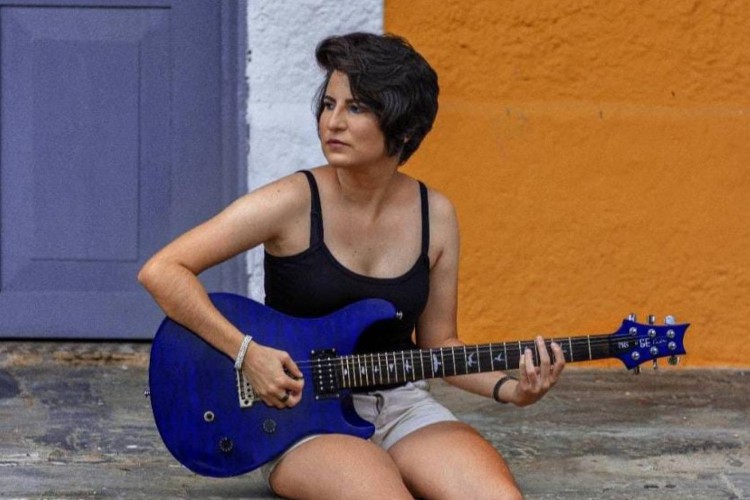 Natural de Quixadá, Gabi Queiroz fez história no esporte e agora busca espaço na música