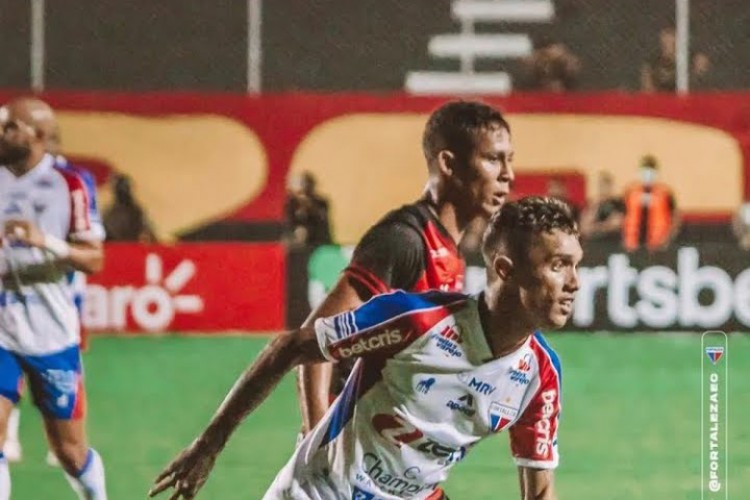 Sammuel em jogo contra o Vitória pela Copa do Brasil