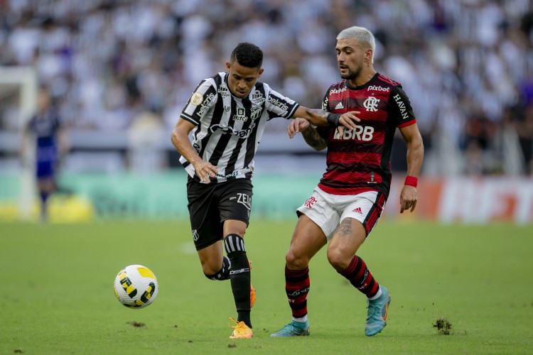 FORTALEZA, CE, BRASIL, 14-05.2022: Ceara x Flamengo, na Arena Castelão pelo Campeonato Brasileiro serie A. em epoca de COVID-19. (Foto:Aurelio Alves/ Jornal O POVO)