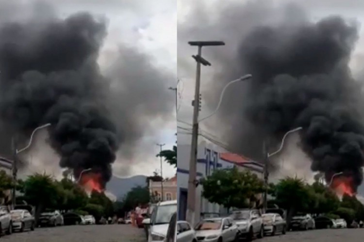 Incêndio na sede da Câmara Municipal de Sobral começou por volta do meio-dia deste domingo, 15/05/2022