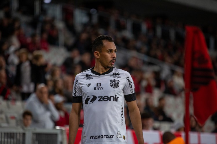 Meia-atacante Lima no jogo Athletico-PR x Ceará, na Arena da Baixada, pelo Campeonato Brasileiro Série A