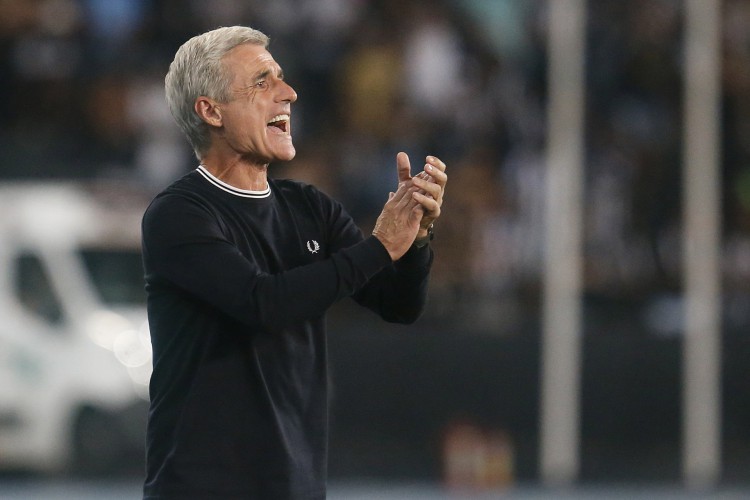 Técnico Luís Castro no jogo Botafogo x Fortaleza, no Nilton Santos, pelo Campeonato Brasileiro Série A