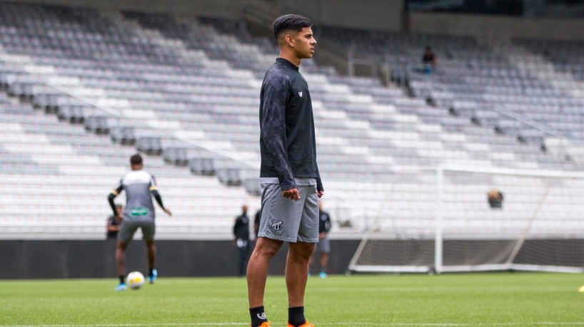 Zagueiro David Ricardo em treino do Ceará na Arena da Baixada, em Curitiba