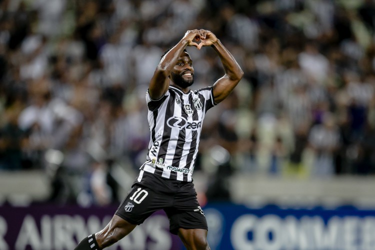 FORTALEZA, CE, BRASIL, 17-05.2022: Mendoza. Ceara x General Caballero, pela Copa Sulamericana, na Arena Castelão. em epoca de COVID-19. (Foto:Aurelio Alves/ Jornal O POVO)