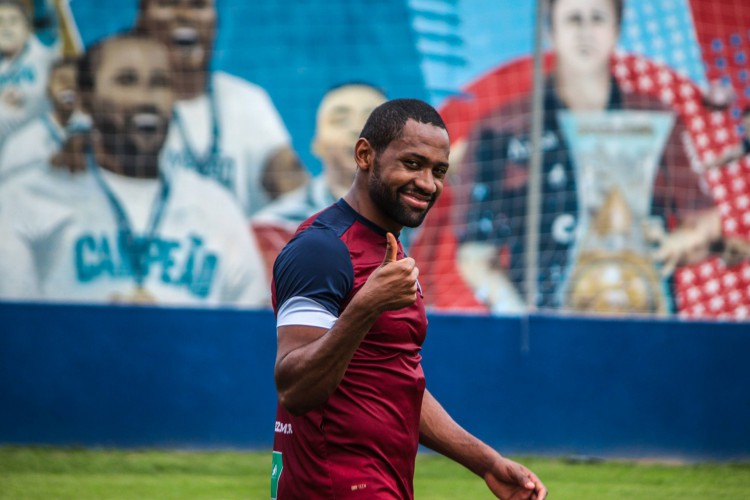 Zagueiro Tinga em treino do Fortaleza no Centro de Excelência Alcides Santos, no Pici