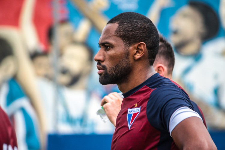 Zagueiro Tinga em treino do Fortaleza no Centro de Excelência Alcides Santos, no Pici