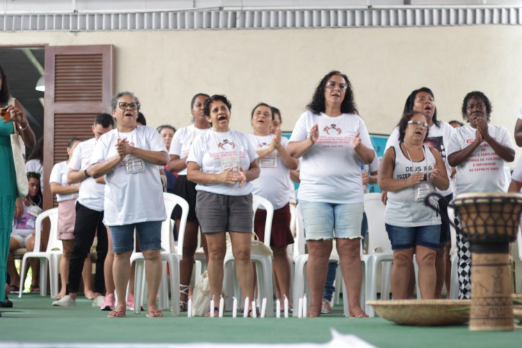 ￼ENCONTRO reúne cerca 
de 120 pessoas em Fortaleza